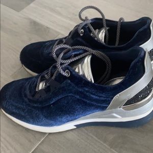 Michal Kors blue velvet sneakers size 7.5